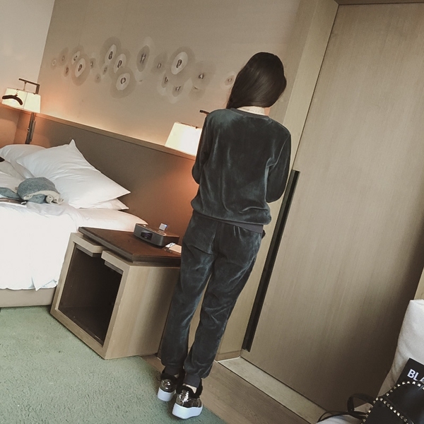 Дамско спортно облекло -сиво, черно 