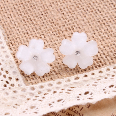 Κομψά, μοντέρνα, γυναικέια σκουλαρίκια σε χαμηλές τιμές!