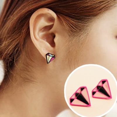 Κομψά, μοντέρνα, γυναικέια σκουλαρίκια σε χαμηλές τιμές!