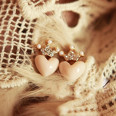 Κομψά, μοντέρνα, γυναικέια σκουλαρίκια σε χαμηλές τιμές!