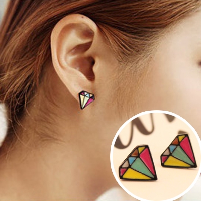 Κομψά, μοντέρνα, γυναικέια σκουλαρίκια σε χαμηλές τιμές!