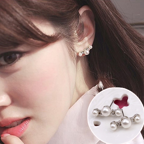 Κομψά, μοντέρνα, γυναικέια σκουλαρίκια σε χαμηλές τιμές!