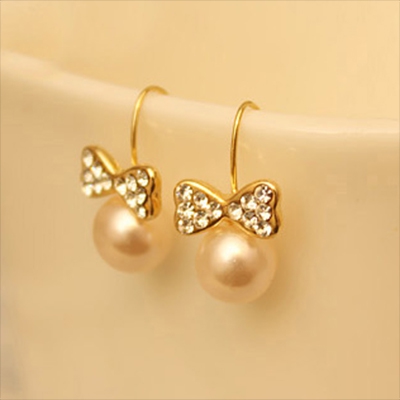 Κομψά, μοντέρνα, γυναικέια σκουλαρίκια σε χαμηλές τιμές!