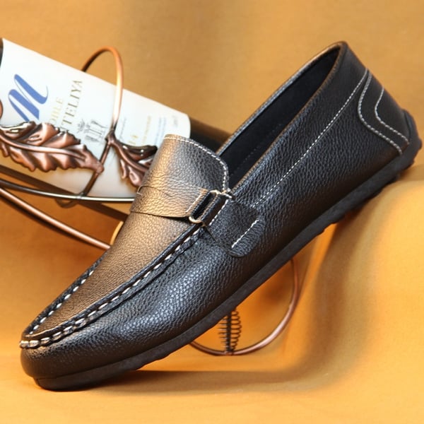 Διαφορετικά μοντέλα ανδρικά παπούτσια  για την άνοιξη  - κομψά και μοντέρνα