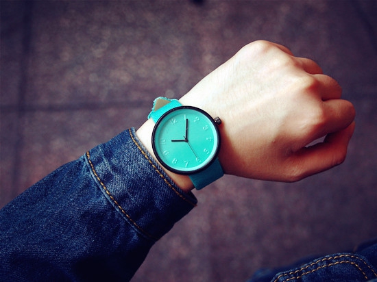 Дамски цветни часовници за всеки ден