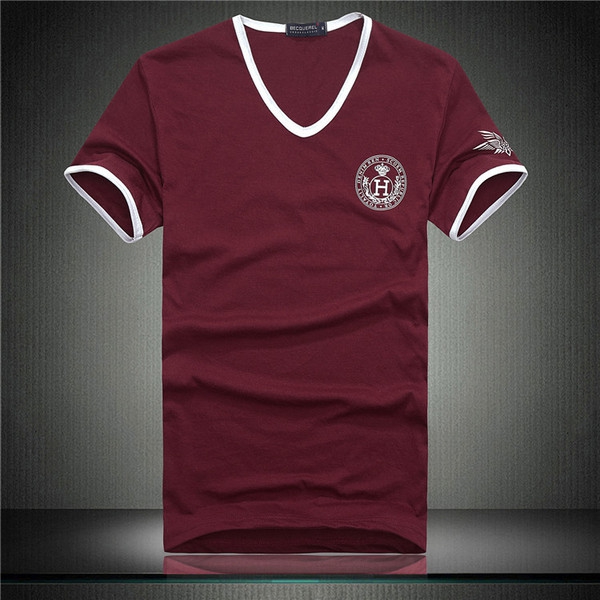 Небрежни мъжки тениски с о-образна и в-образна яка 