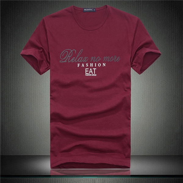 Небрежни мъжки тениски с о-образна и в-образна яка 