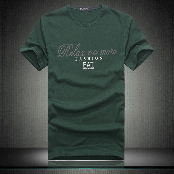 Небрежни мъжки тениски с о-образна и в-образна яка 