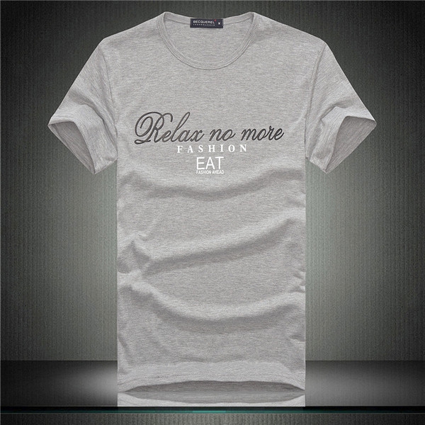 Небрежни мъжки тениски с о-образна и в-образна яка 