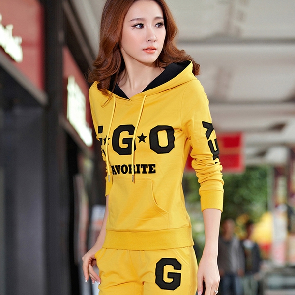 Дамски цветни спортни екипи 