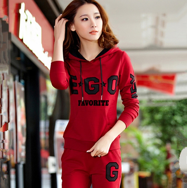 Дамски цветни спортни екипи 