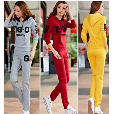 Дамски цветни спортни екипи 