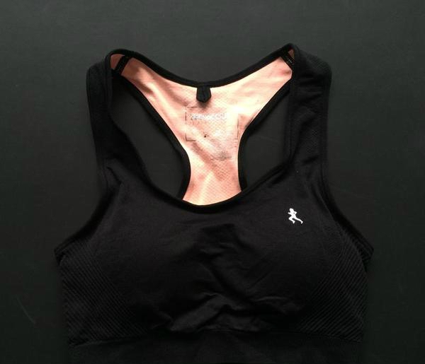 Спортно дамско късо бюстие в няколко цвята 