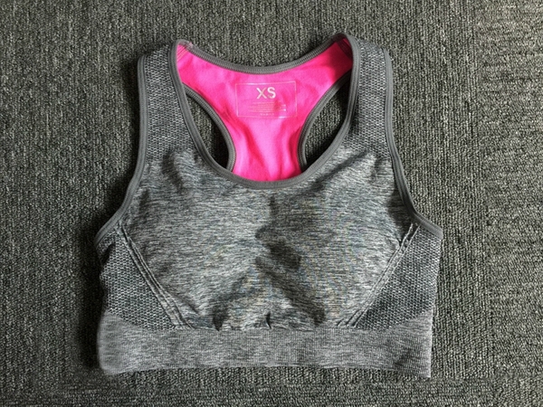 Спортно дамско късо бюстие в няколко цвята 