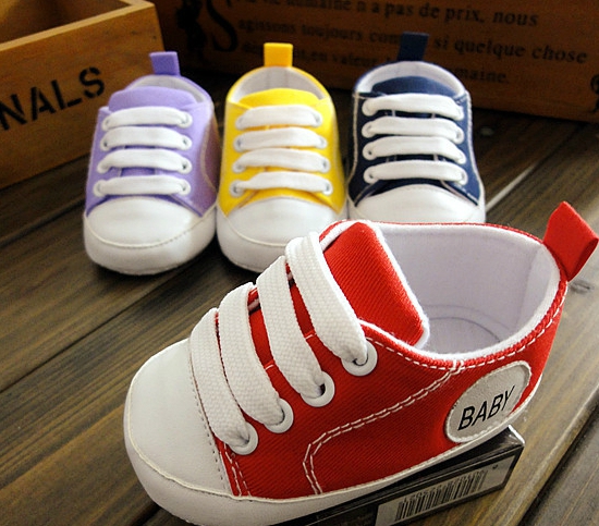 Евтини прохождащи бебешки обувки - различни цветове