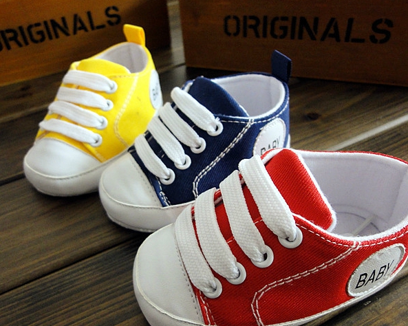 Евтини прохождащи бебешки обувки - различни цветове