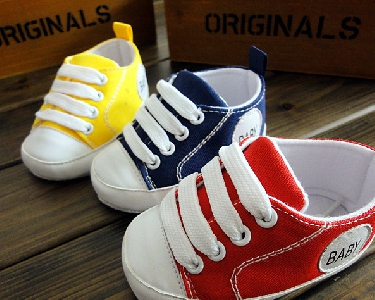 Евтини прохождащи бебешки обувки - различни цветове