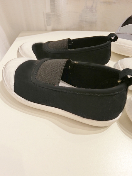 Обувки за бебета и малки деца - сиви, черни, червени и розово