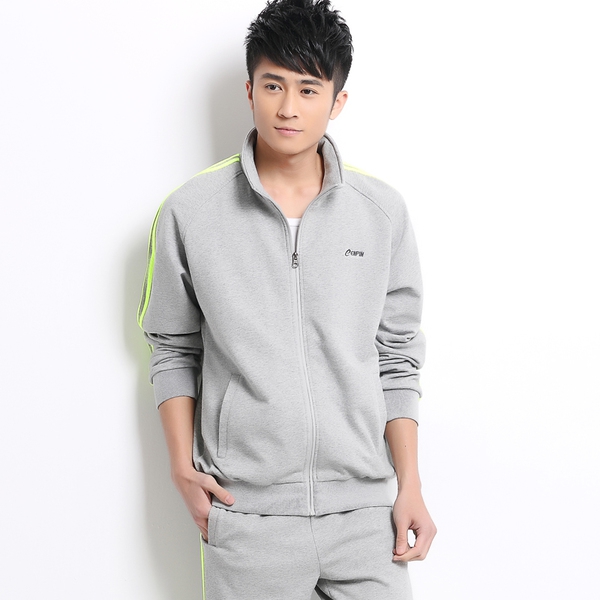 Ανδρικό αθλητικό σετ σε 2 μέρη σε γκρι, μαύρο, λευκό, μπλε και πράσινο χρώμα