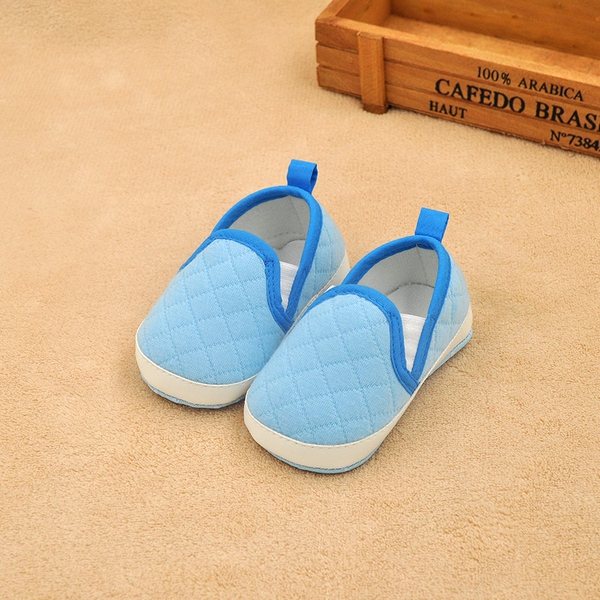 Бебешки обувки в няколко цвята и модела - червен, черен, син, леопардов