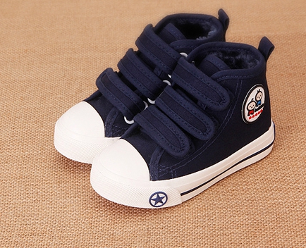 Детски обувки подходящи за сезон пролет и есен - червен, бели, черни