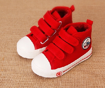 Детски обувки подходящи за сезон пролет и есен - червен, бели, черни