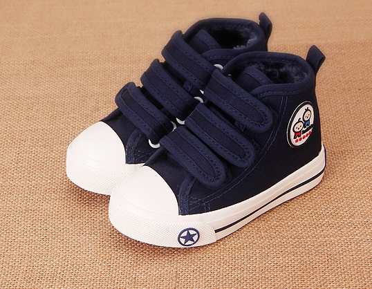 Детски обувки подходящи за сезон пролет и есен - червен, бели, черни