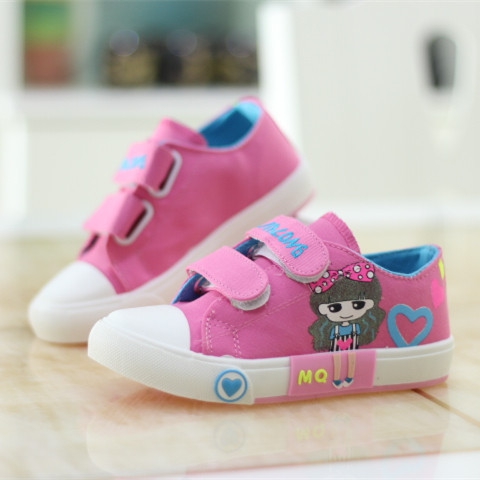 Детски пролетни обувки за момичета - различни модели с лепки и връзки