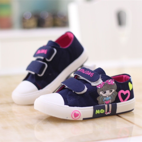 Детски пролетни обувки за момичета - различни модели с лепки и връзки