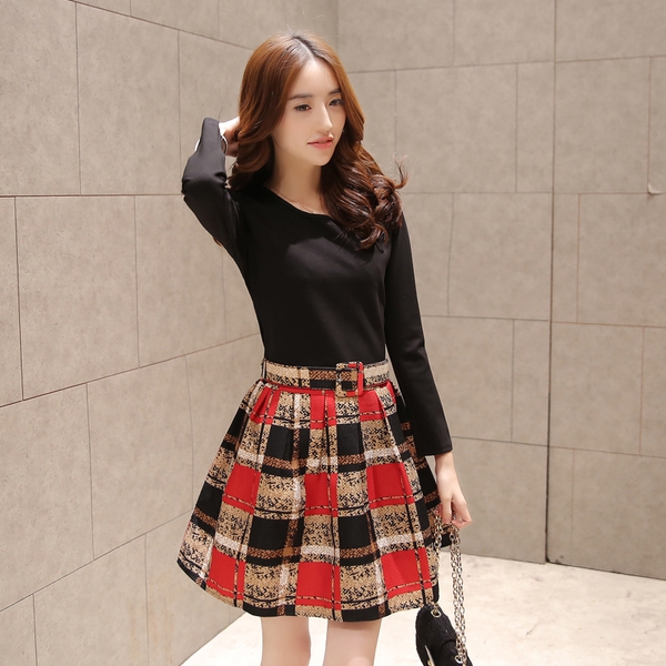 Ежедневна дамска рокля в преливащи цветове