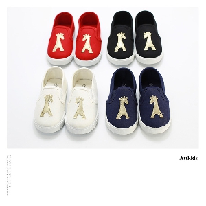 Παιδικά πάνινα παπούτσια  σε κόκκινο, γκρι, μαύρο, μπλε, λευκό χρώμα για την  άνοιξη και  το φθινόπωρο