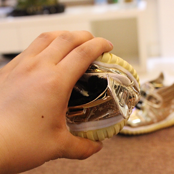 Бебешки обувки - два стилни модела със златист цвят и розов