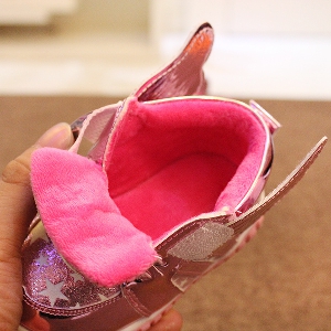 Βρεφικά παπούτσια  - δύο κομψά μοντέλα σε χρυσό χρώμα και ροζ