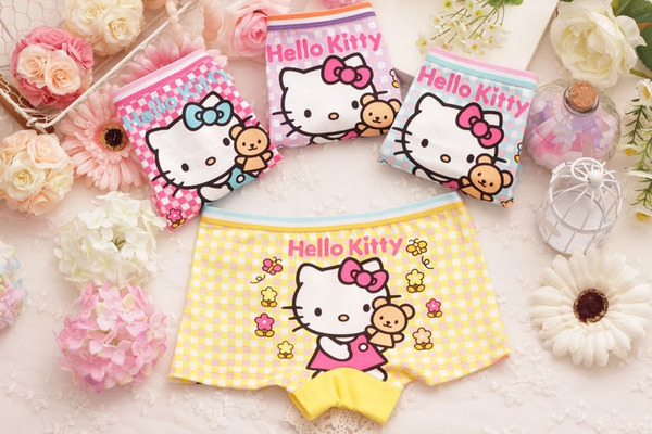 Детско бельо с анимационни герои за момичета - различни интересни модели