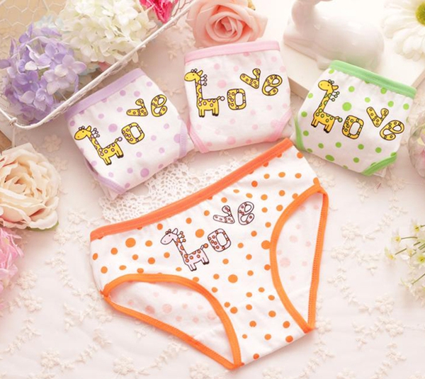 Детско бельо с анимационни герои за момичета - различни интересни модели