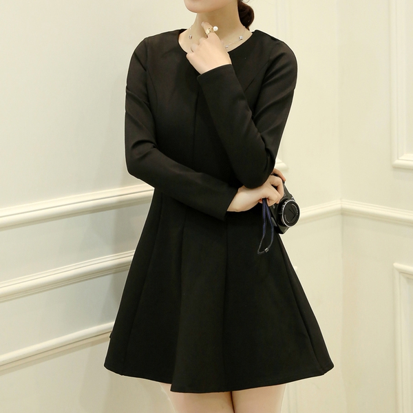 Пролетно-есенна рокля разкроена с дълъг ръкав