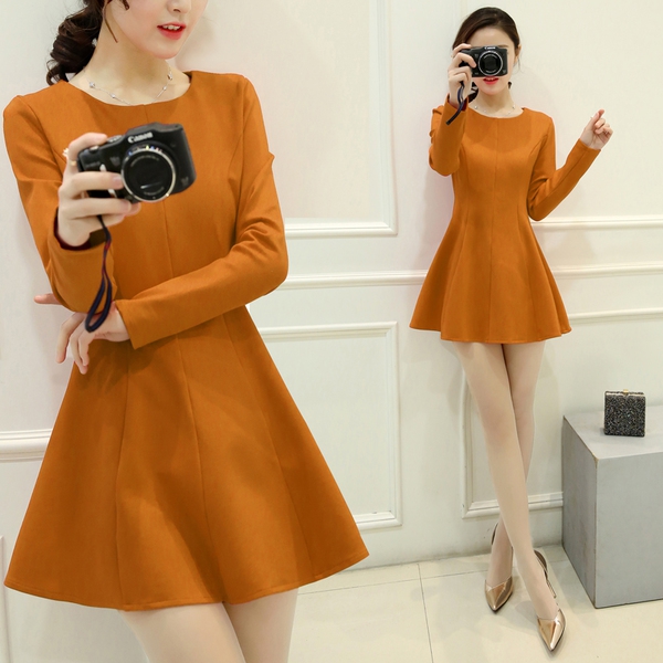 Пролетно-есенна рокля разкроена с дълъг ръкав