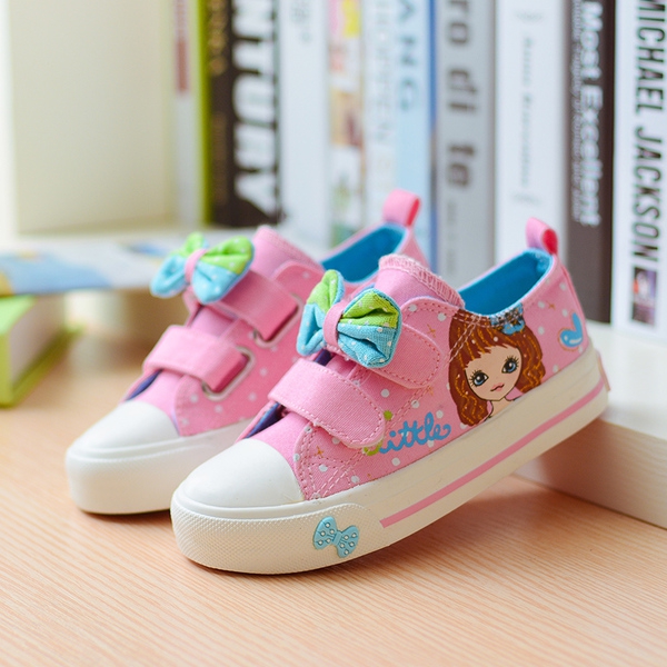 Детски обувки с лепки и анимационни изображения за момичета