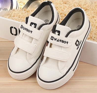 Модерни обувки за деца - момчета и момичета - с анимационни изображения и лепки