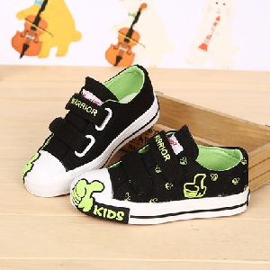 Μοντέρνα παιδικά παπούτσια  για αγόρια και κορίτσια - με εικόνες και λουράκια βελκρό