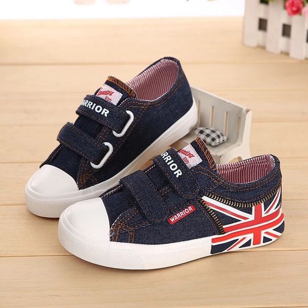 Модерни обувки за деца - момчета и момичета - с анимационни изображения и лепки