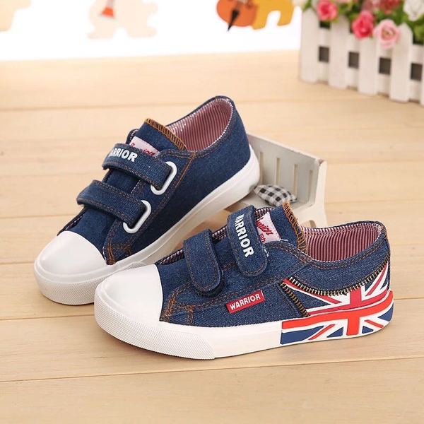 Модерни обувки за деца - момчета и момичета - с анимационни изображения и лепки