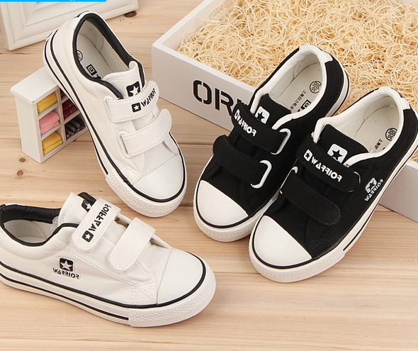 Модерни обувки за деца - момчета и момичета - с анимационни изображения и лепки