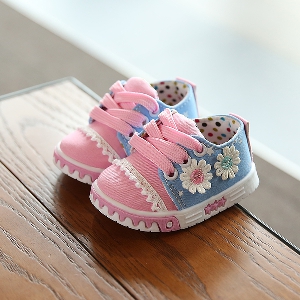 Παιδικά παπούτσια με λουλούδια για την  άνοιξη και το  φθινόπωρο