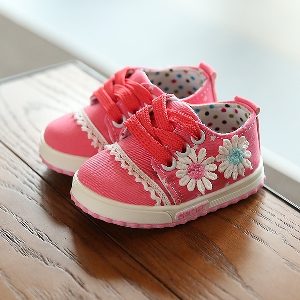 Παιδικά παπούτσια με λουλούδια για την  άνοιξη και το  φθινόπωρο