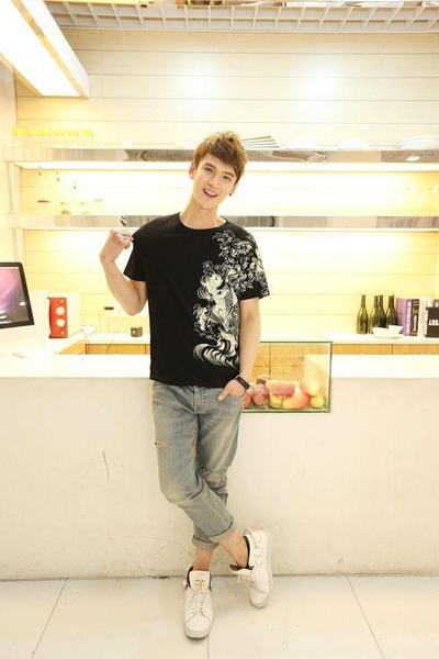 Мъжка тениска в черно и бяло