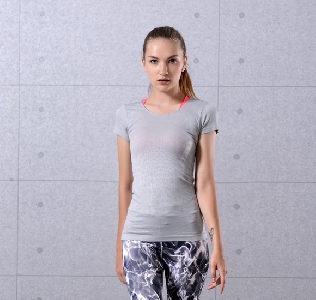 Спортна дамска тениска подходяща за фитнес - в 6 различни цвята 