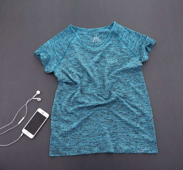 Γυναικεία αθλητικά μπλουζάκια και αμάνικα- σε διάφορα χρώματα κατάλληλα για τζόκινγκ