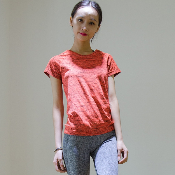 Γυναικεία αθλητικά μπλουζάκια και αμάνικα- σε διάφορα χρώματα κατάλληλα για τζόκινγκ