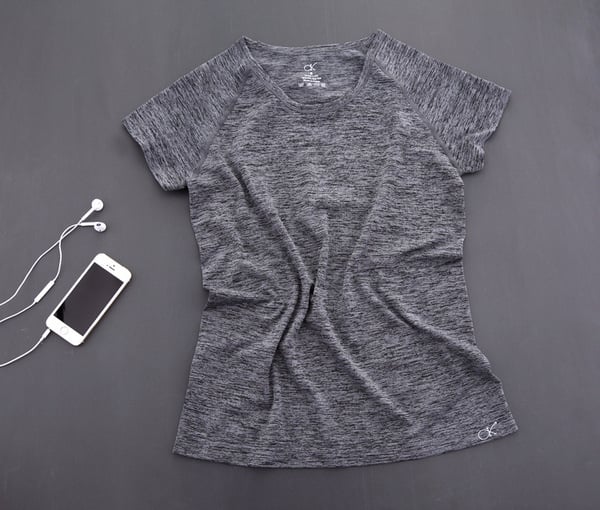 Γυναικεία αθλητικά μπλουζάκια και αμάνικα- σε διάφορα χρώματα κατάλληλα για τζόκινγκ